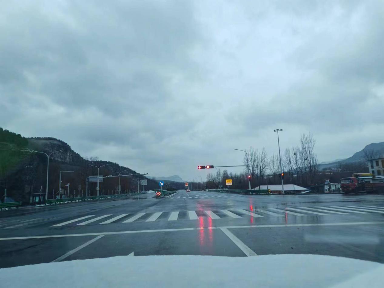 S103濟(jì)棗線市中紅符路口南至濟(jì)南泰安界段旅游公路項(xiàng)目信號(hào)燈、電警、監(jiān)控施工